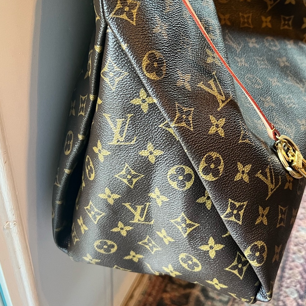 LOUIS VUITTON ARTSY MM MONOGRAM The Sophisticated Hobo With A Boho Twist… - Picture 8 of 17
